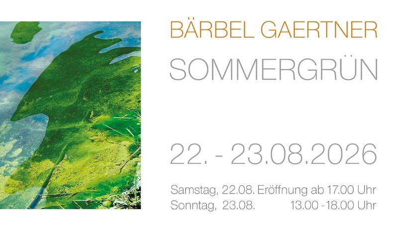 Grün-blaues Naturmotiv der Einladungskarte zur Ausstellung Sommergrün von Bärbel Gaertner
