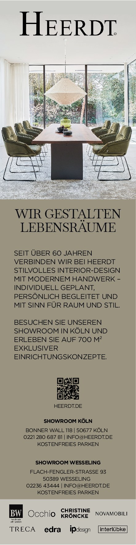 Anzeige Heerdt Köln: Esstisch mit grünen Polsterstühlen und Designleuchte vor bodentiefen Fenstern