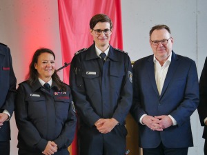 Katja Radnai, Tobias Schmickler und Torsten Burmester beim Führungswechsel in Rodenkirchen.